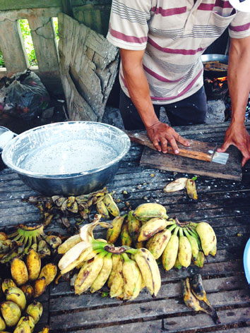 Making jake jien, fried bananas in Cambodia