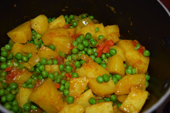 Potato and pea curry from Pakistan, with a recipe