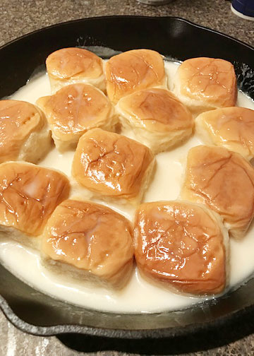 Pani popo, Samoan coconut bread, sweet rolls doused in coconut milk. 