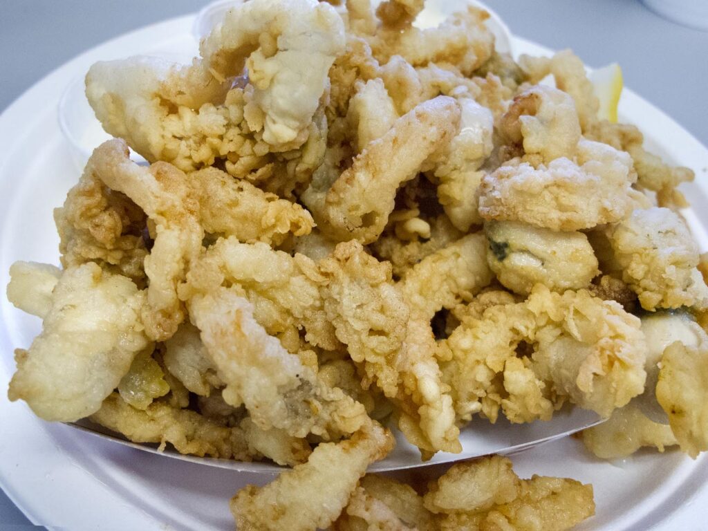 Fried whole-bellied clams