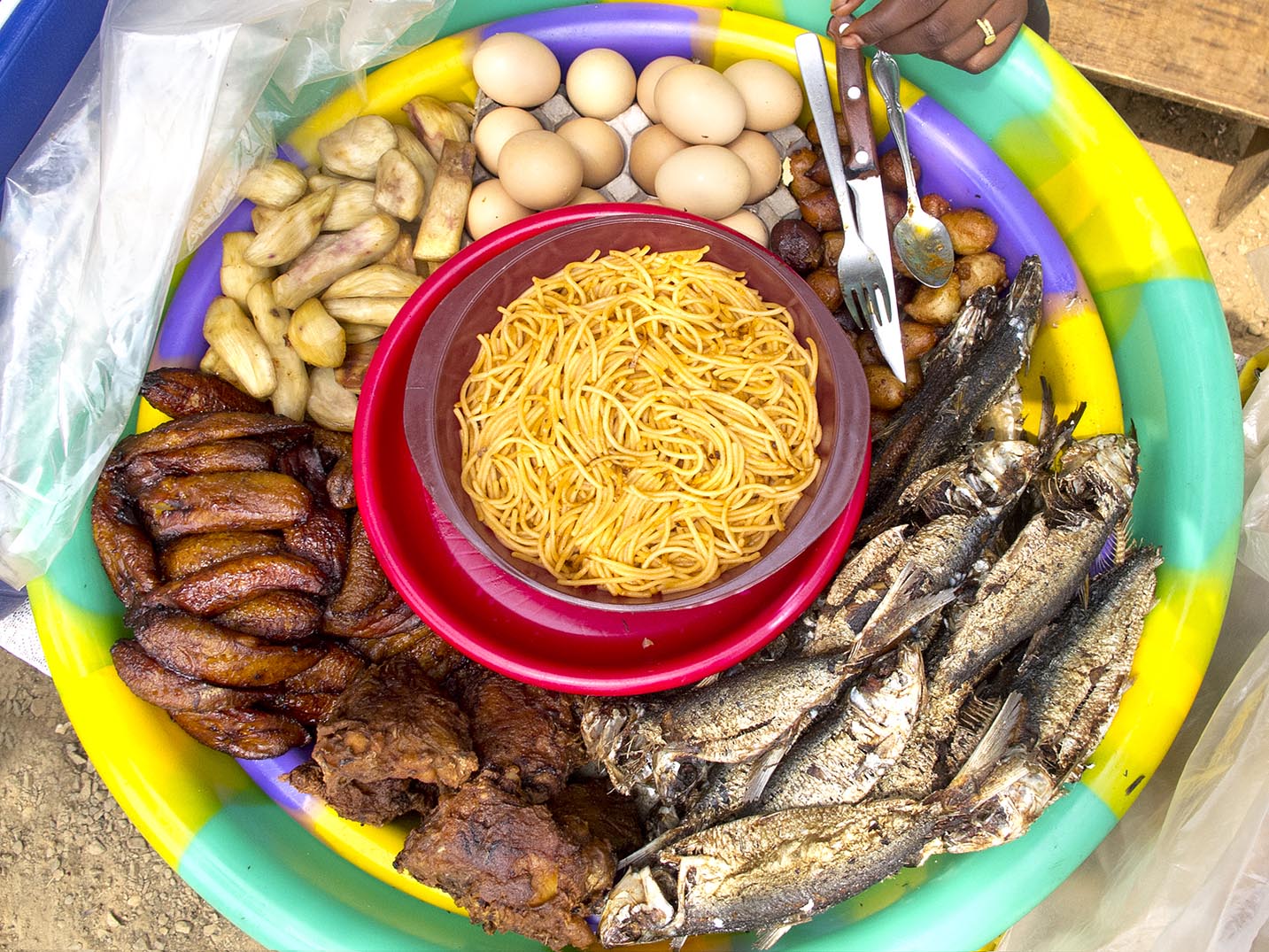 An overhead view of a traditional Sierra Leone fry fry.